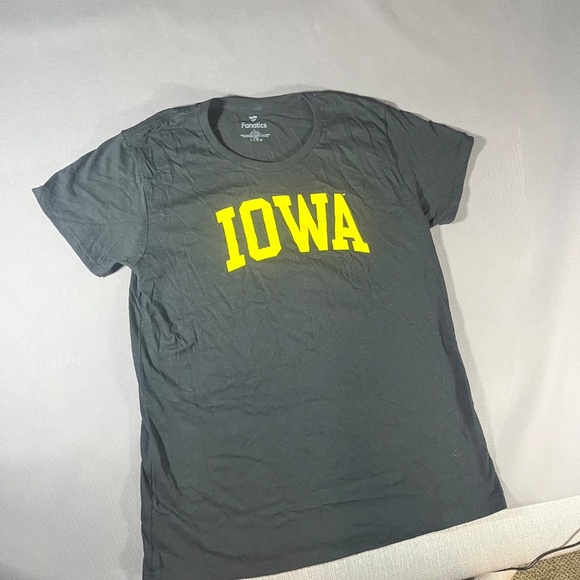 Fanatics Iowa Sports Football / Basketball Short Sleeve T-Shirt Youth Large Tee - Picture 4 of 6